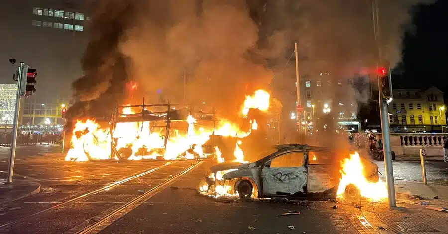 Chaos in Dublin, as 34 arrests made after a violent night Chaos in Dublin