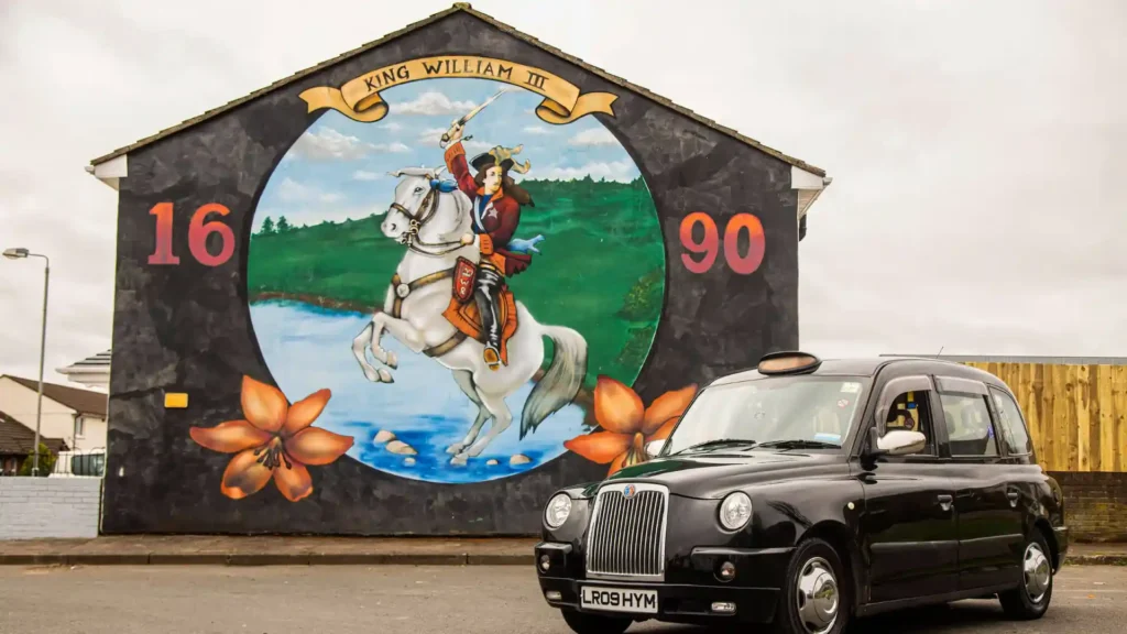 Black Taxi Tour-visiting Belfast