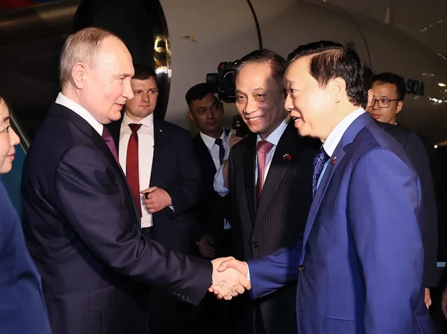 Putin arrives in Hanoi following the signing of a defence pact with North Korea Putin Arrives in Hanoi