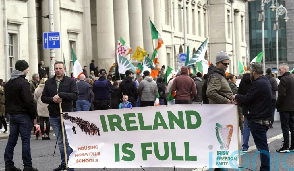O’Connell Bridge Blocked by Anti-Immigration Protesters, Disrupting Traffic and Luas Services; Garda Units Deployed