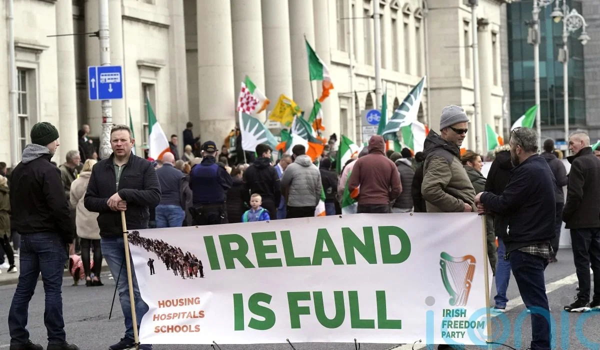 O’Connell Bridge Blocked by Anti-Immigration Protesters, Disrupting Traffic and Luas Services; Garda Units Deployed