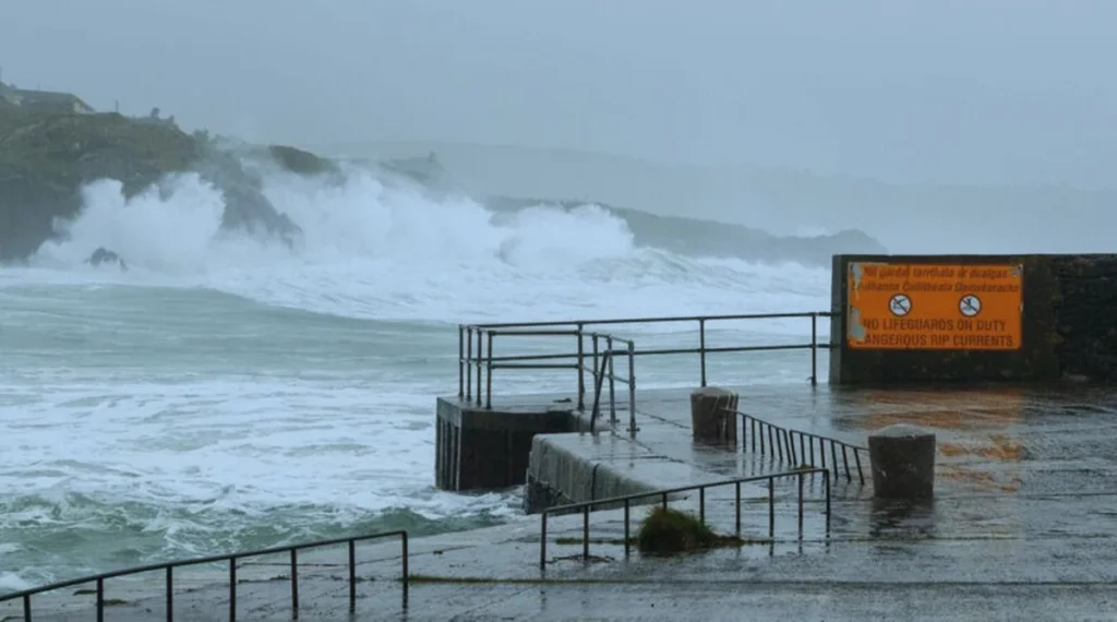 Orange Wind Warning Expanded to Donegal and Clare as Storm Ashley Gets Intense