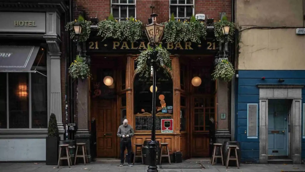 Top 10 Pubs in Dublin for Great Drinks, Food, and Fun image2 4 1