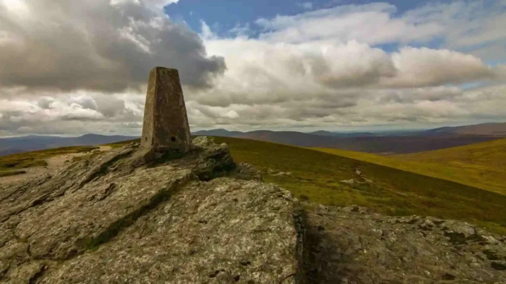 Djouce Mountain | Hiking routes, tips and parking information djouce mountain