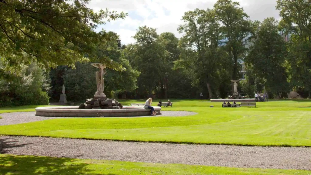 Top 25 Walks in Dublin: A Guide to the Best Walks in Dublin St Stephen's Green & Iveagh Gardens