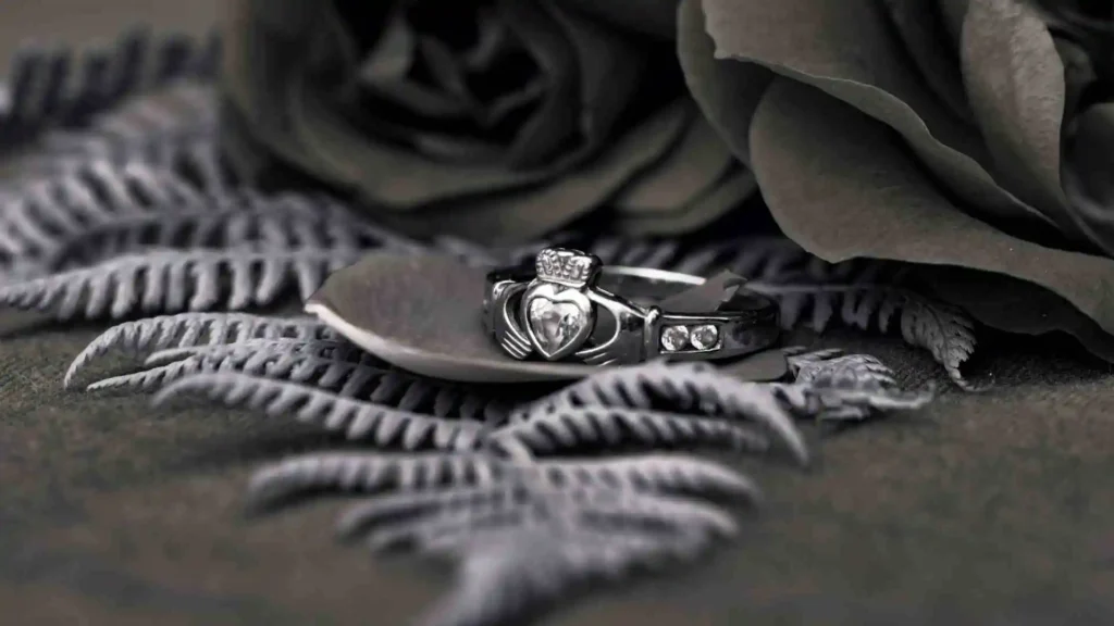 How to Wear a Claddagh Ring | Rules, Meanings & Traditions how to wear a claddagh ring