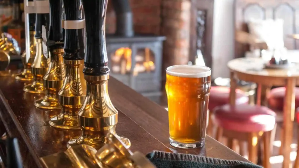 Best Westport Pubs for Food, Drinks, and Live Music What Makes Westport Bars Worth Visiting?