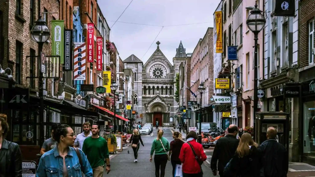 O’Connell Street Dublin attractions | What to see & do Shopping and Cafes