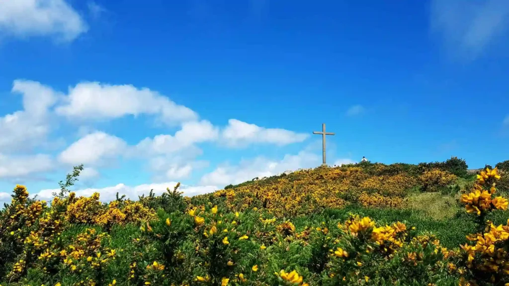 Bray Head Cross Walk Guide, Route, History and Summit Views Best Time to Visit Bray Head Cross