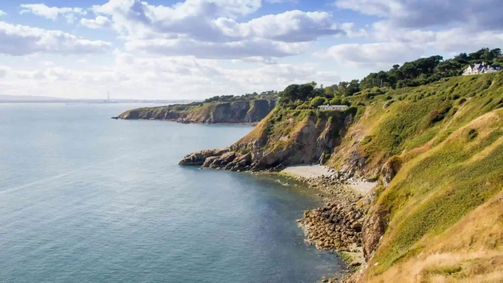 Best Day Trips from Dublin Complete Guide: Travel tips, Routes, Top Destinations Howth