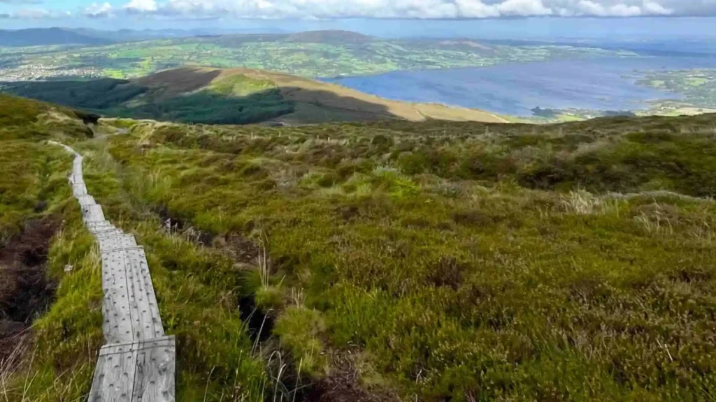 Climbing Moylussa | The surprisingly tough hike everyone gets wrong Conquering the trail: Route markers and slippy sections